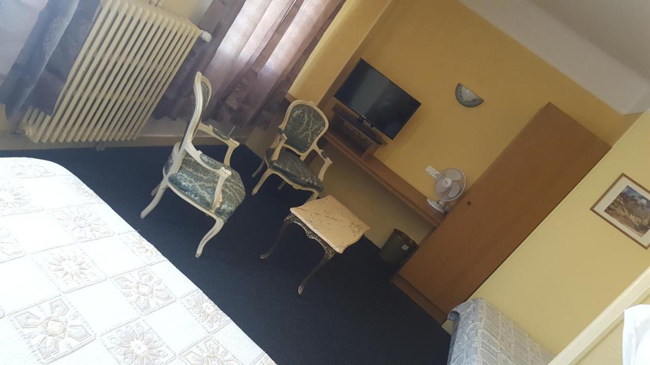 Hôtel de la Cloche SP Reims Extérieur photo