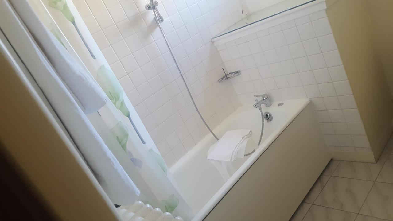 Hôtel de la Cloche SP Reims Extérieur photo