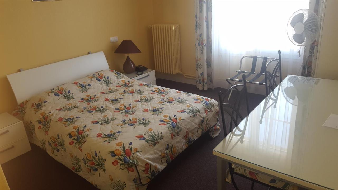 Hôtel de la Cloche SP Reims Extérieur photo