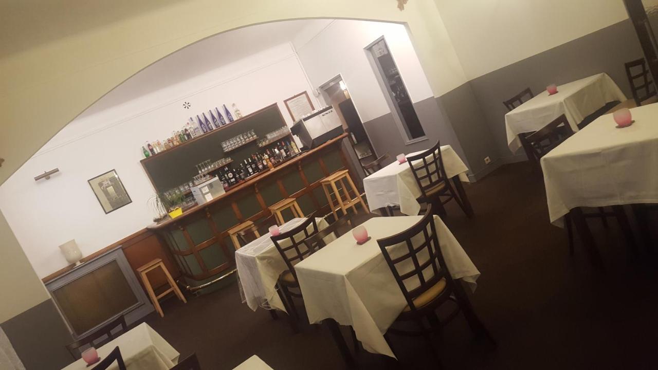 Hôtel de la Cloche SP Reims Extérieur photo