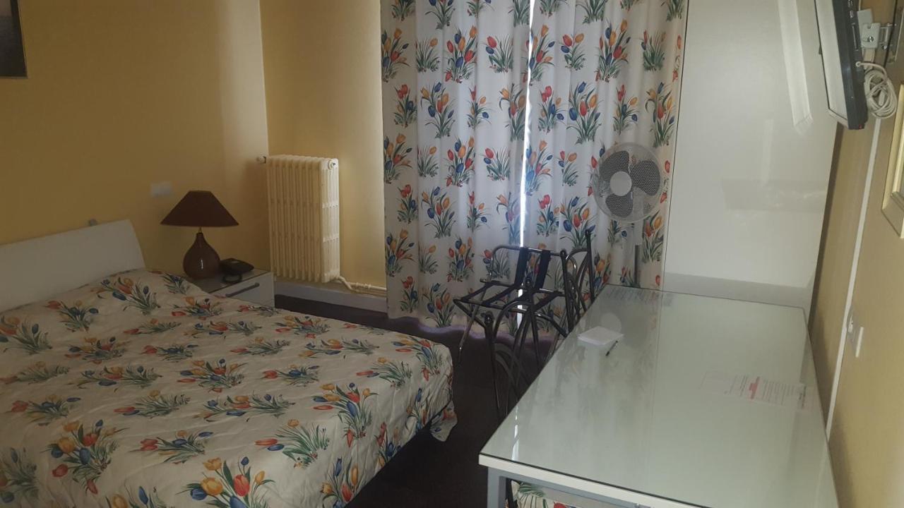 Hôtel de la Cloche SP Reims Extérieur photo